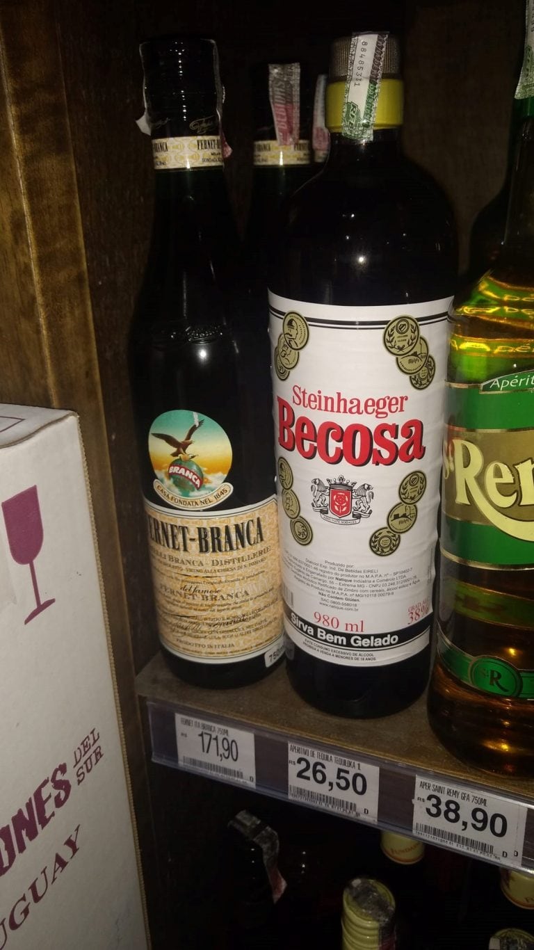 Precio de fernet en un comercio de Guarujá, San Pablo.