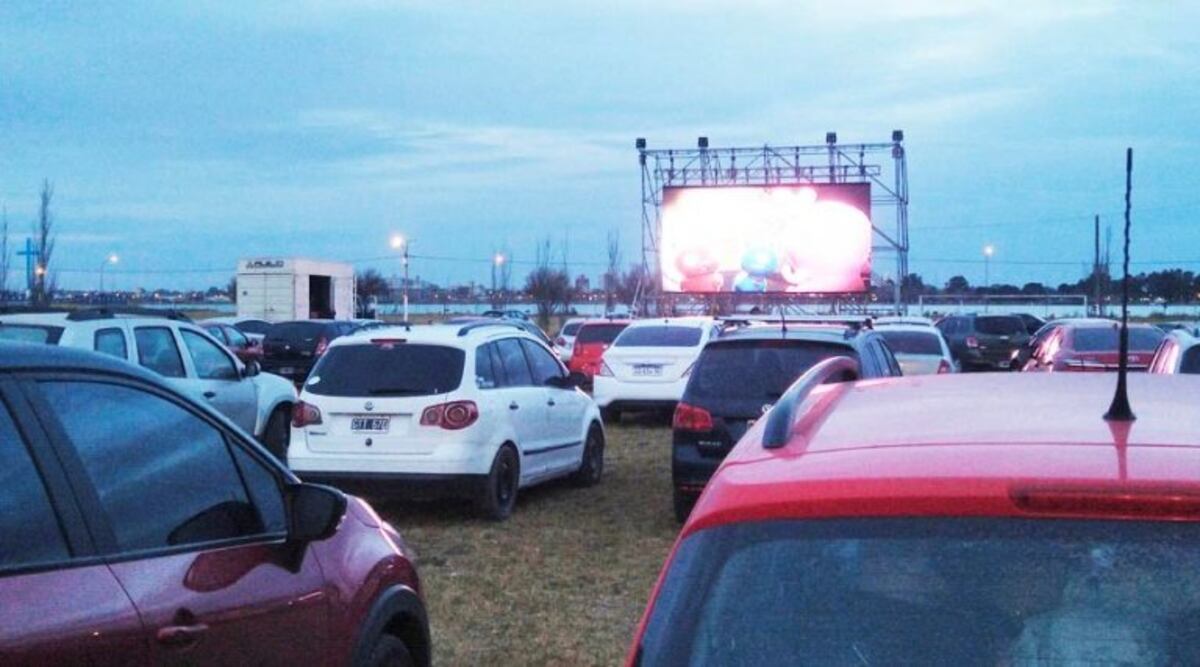En cuarentena, volvió el autocine a Santa Rosa con entradas agotadas