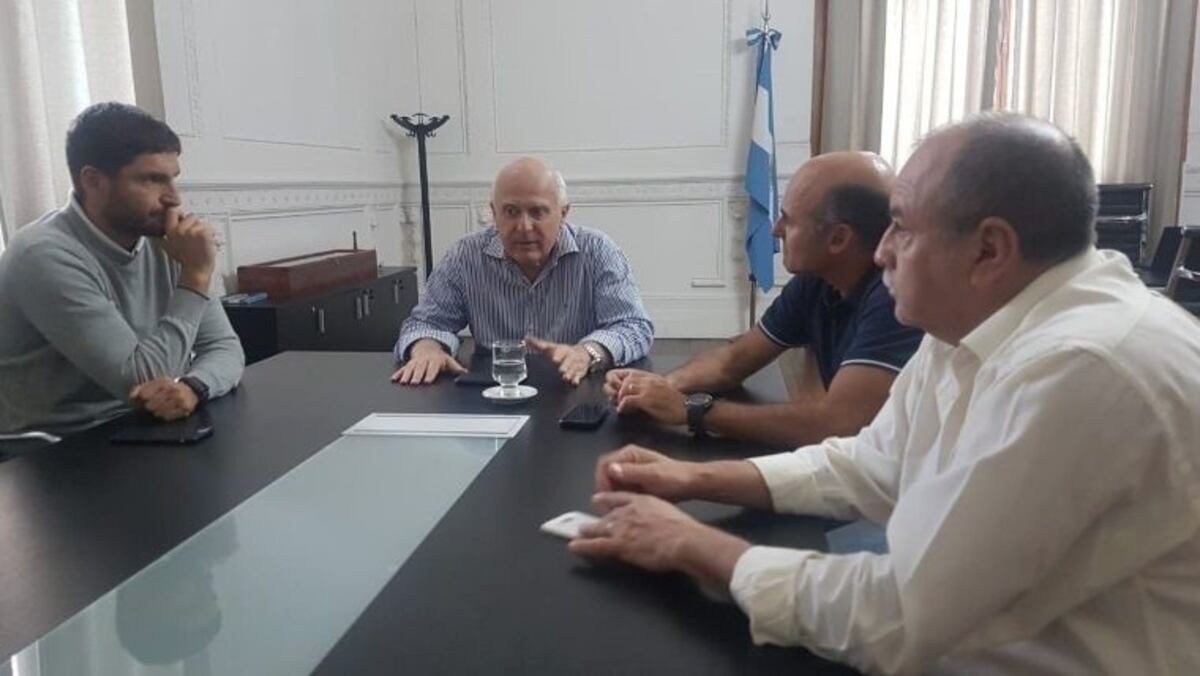 Tras el jueves sangriento, Lifschitz se reunió con su gabinete
