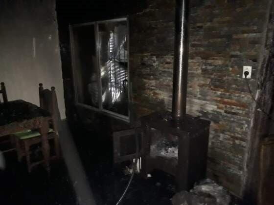 Vivienda incendiada en cercanías a Calderón