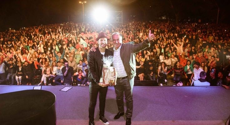 Con un marco de público como pocas veces se había visto, Axel cerró la nueva edición del Festival Del Río y la Luna.