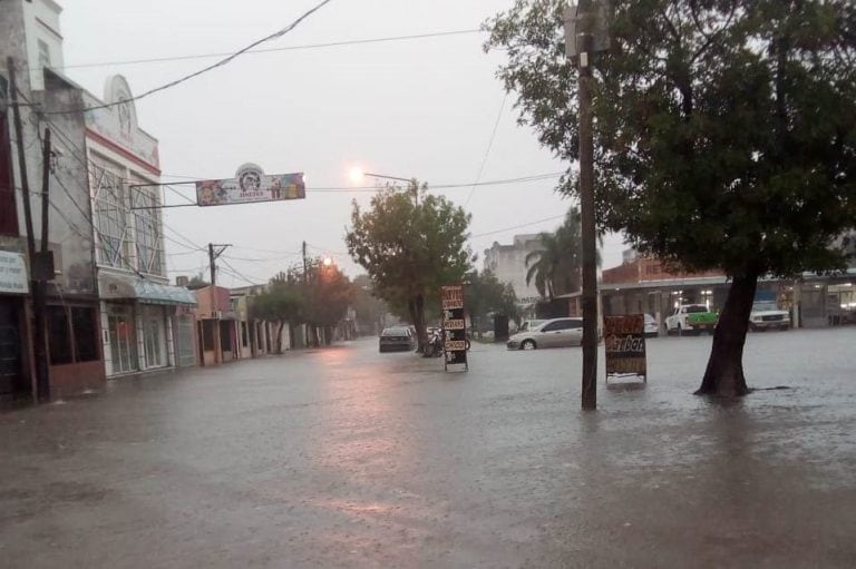 Calles anegadas en Capital