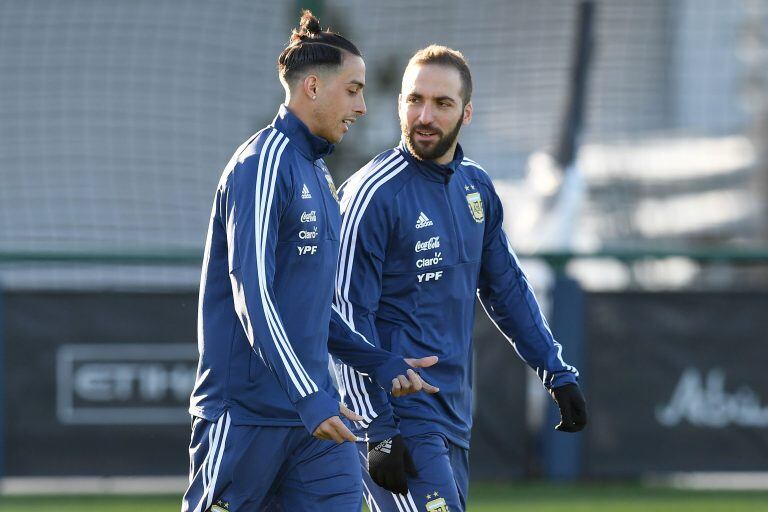 Gonzalo Higuaín volvió a la Selección Argentina para disputar los amistosos ante Italia y España. / AFP PHOTO / Paul ELLIS