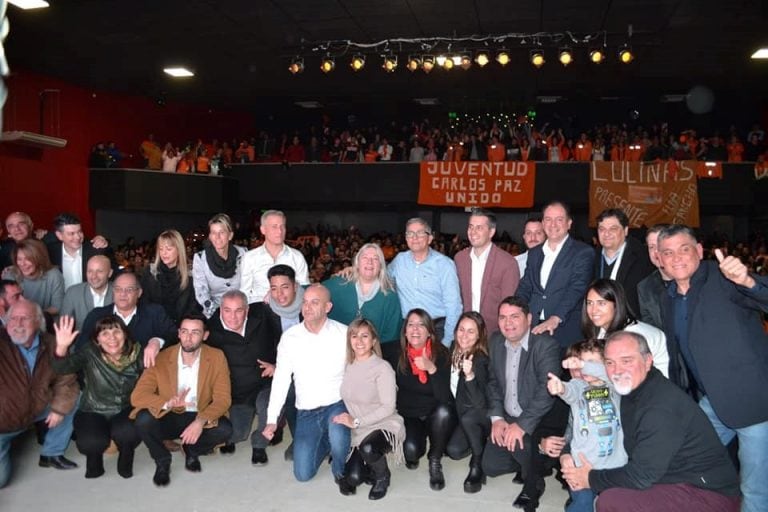 Esteban Avilés, Daniel Gómez Gesteira junto al equipo de Carlos Paz Unido.