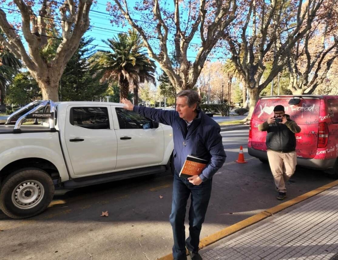 Emir Félix retomó sus funciones como intendente después de estar al borde de la muerte.