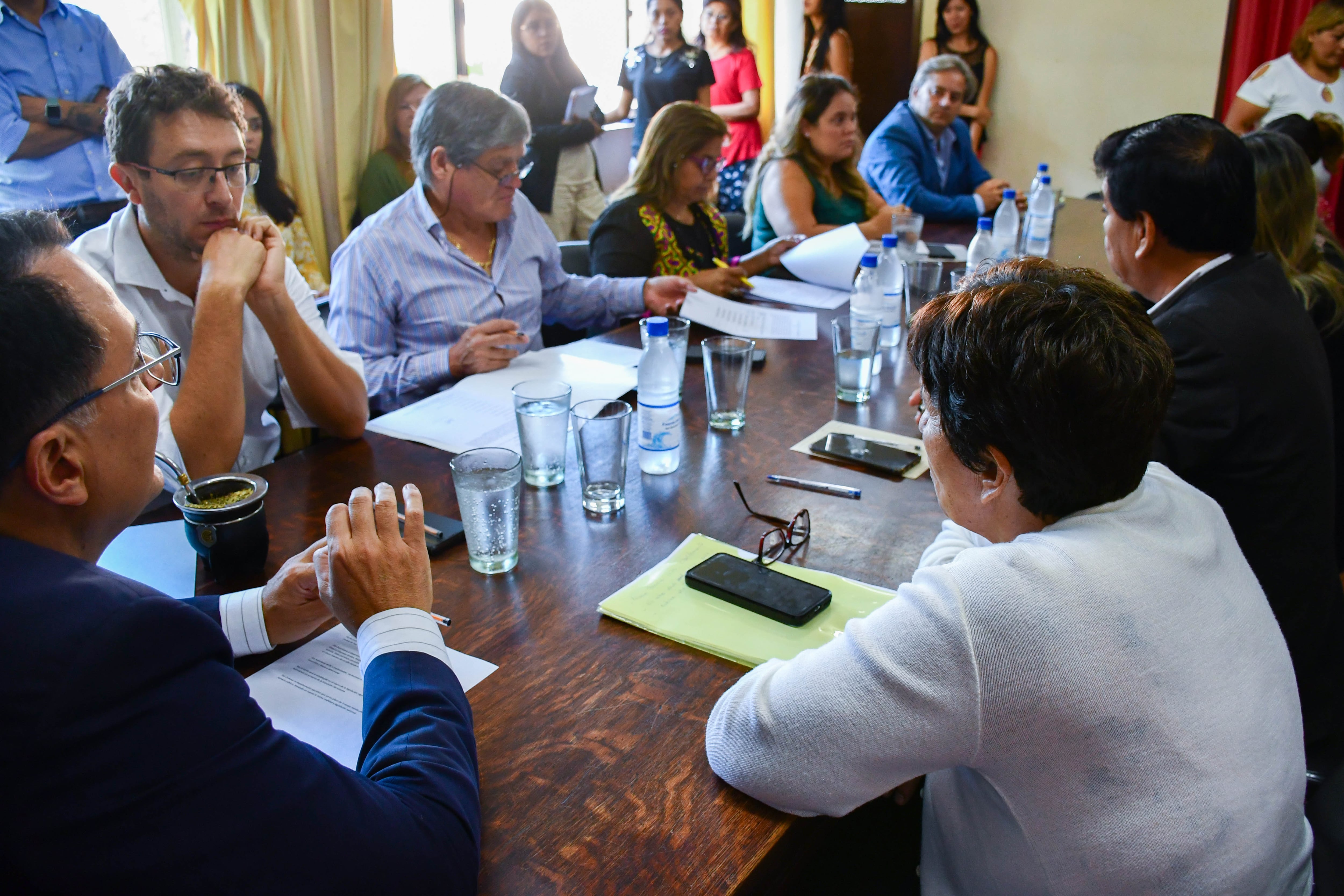 Miembros del Concejo Deliberante de San Salvador de Jujuy que participaron en las reuniones de Labor Parlamentaria y de Concejo en Comisión analizaron la situación del transporte público de pasajeros paralizado por una protesta de choferes que afecta a miles de usuarios desde hace una semana.