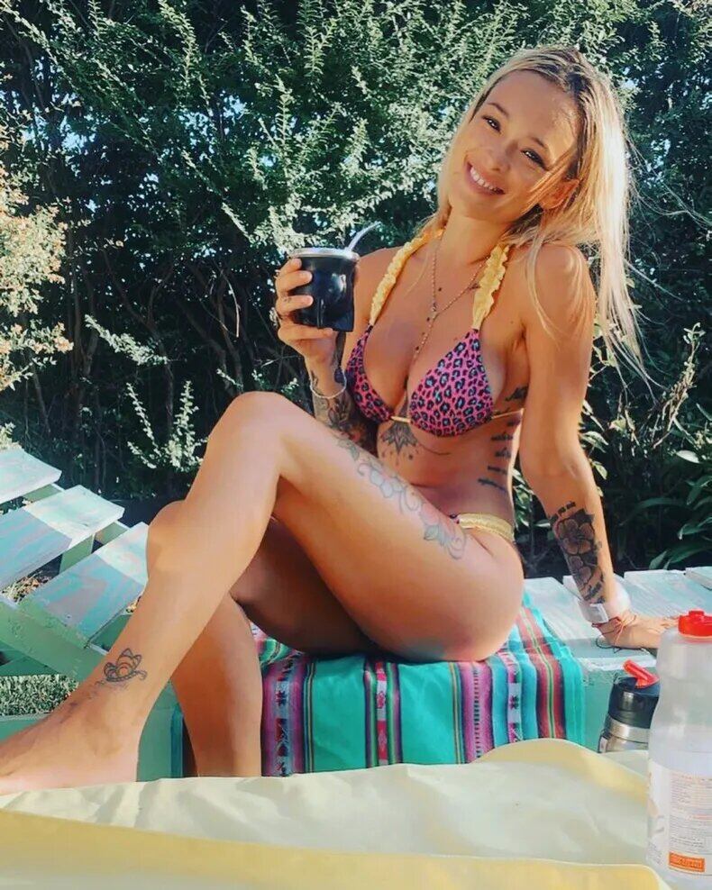 Agostina Spinelli mostró su colección de microbikinis