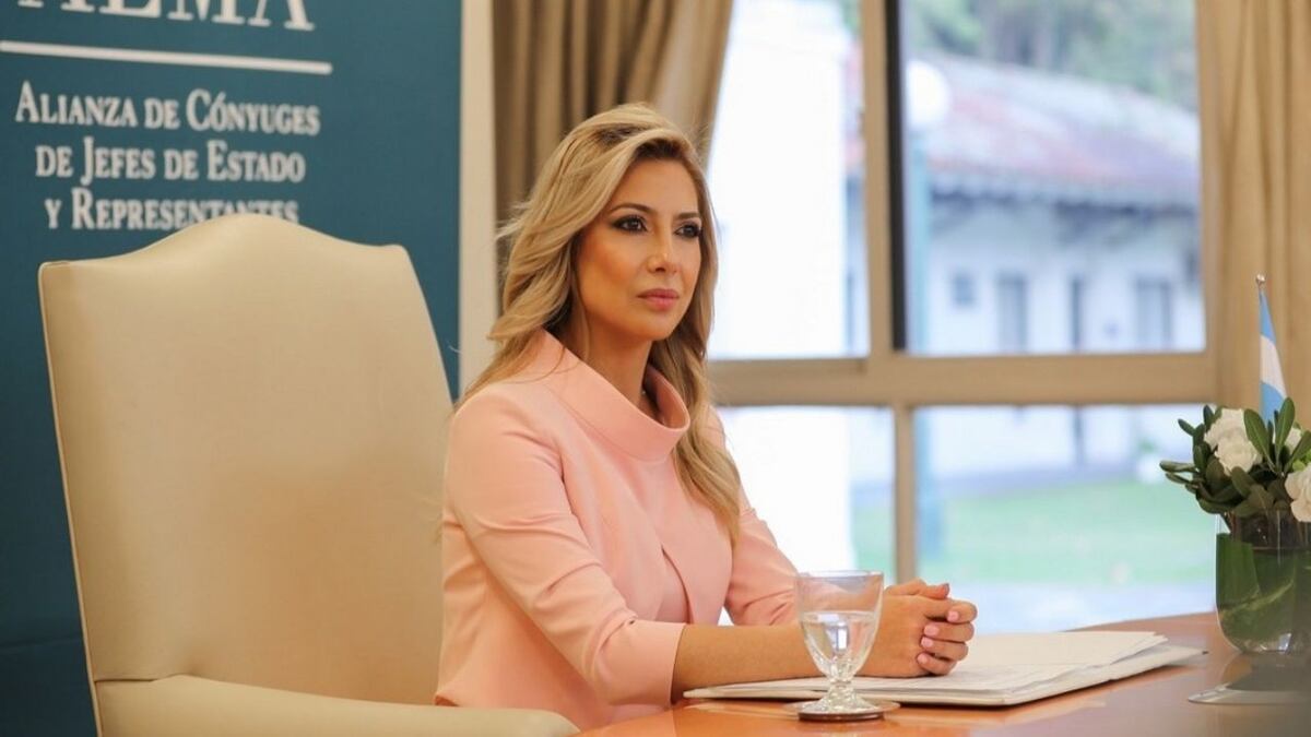 Fabiola Yáñez recibió la primera dosis de la vacuna contra el coronavirus