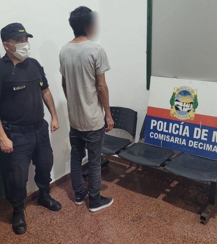 Ocasionó disturbios en la casa de su ex pareja y terminó detenido.