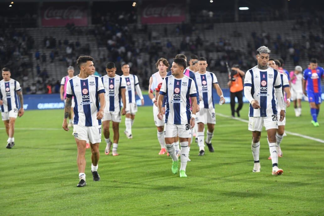 La salida del plantel de Talleres luego del empate 1-1 con Tigre por la Liga Profesional. (Javier Ferreyra / La Voz)