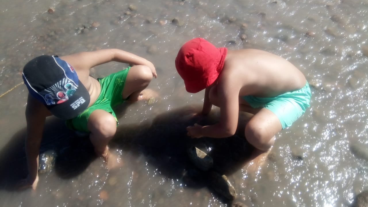 A Joel y Ulises les encanta ir de paseo al río, según contó su mamá. 