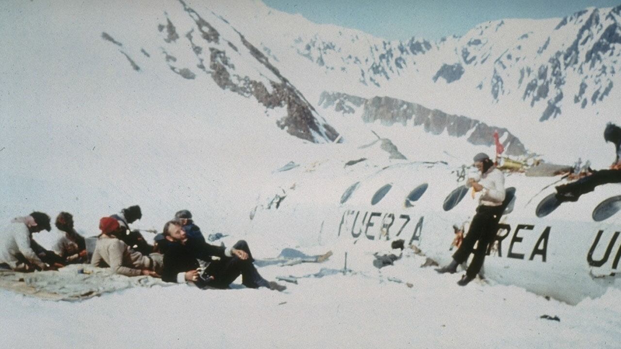 16 personas sobrevivieron en la Tragedia de Los Andes. En total, eran 40 pasajeros y cinco miembros de la tripulación