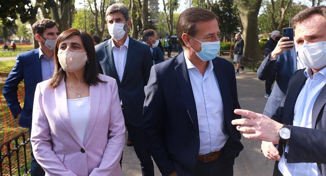 La Ministra de Cultura, Mariana Juri y el gobernador de Mendozxa, Rodolfo Suarez en la Plaza Arenales al dejar inaugurado el Distrito del Vino. Gobierno de Mendoza