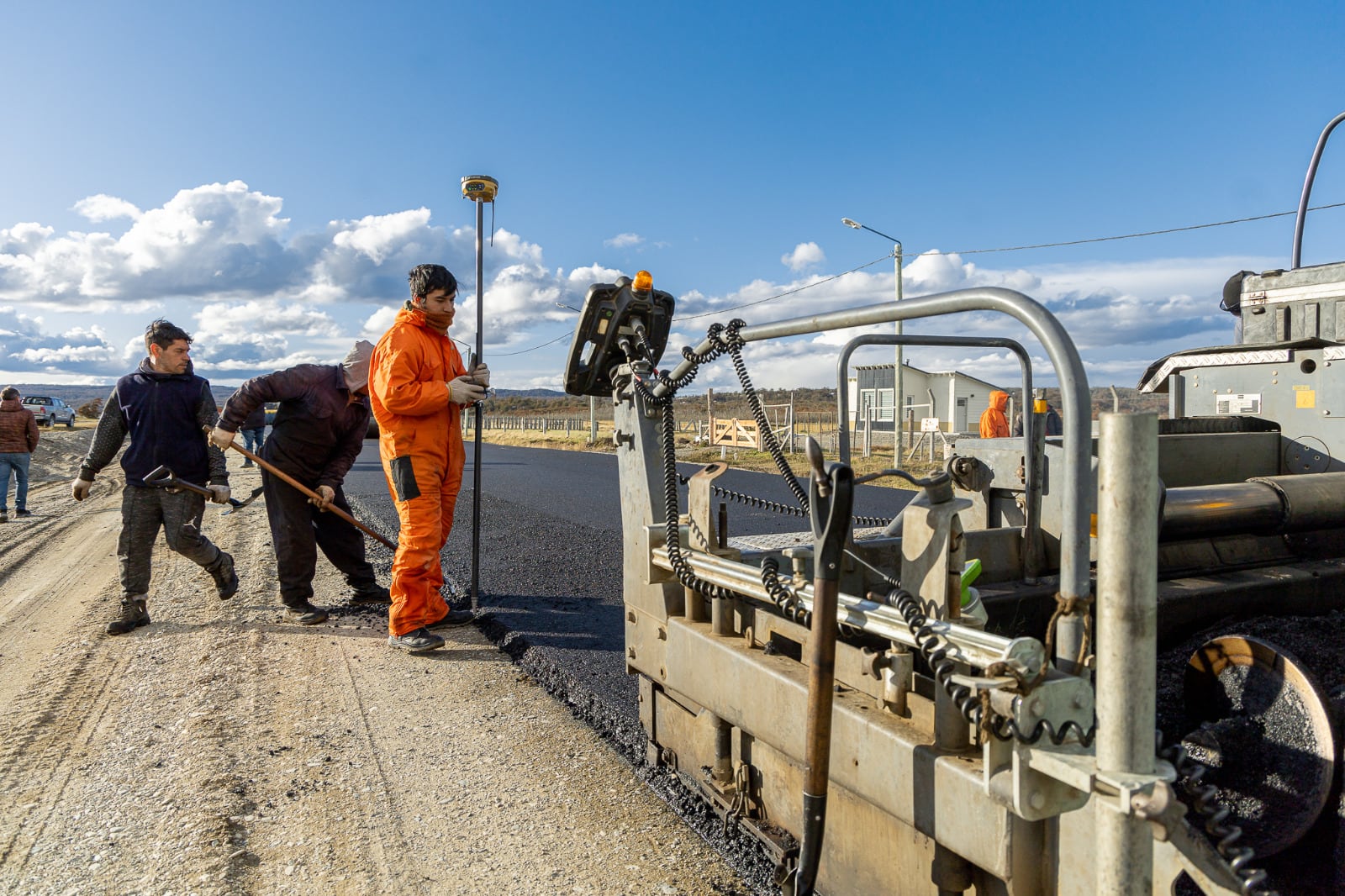 Autoridades de Vialidad Nacional recorrieron la obra de pavimentación de la ruta Nº1