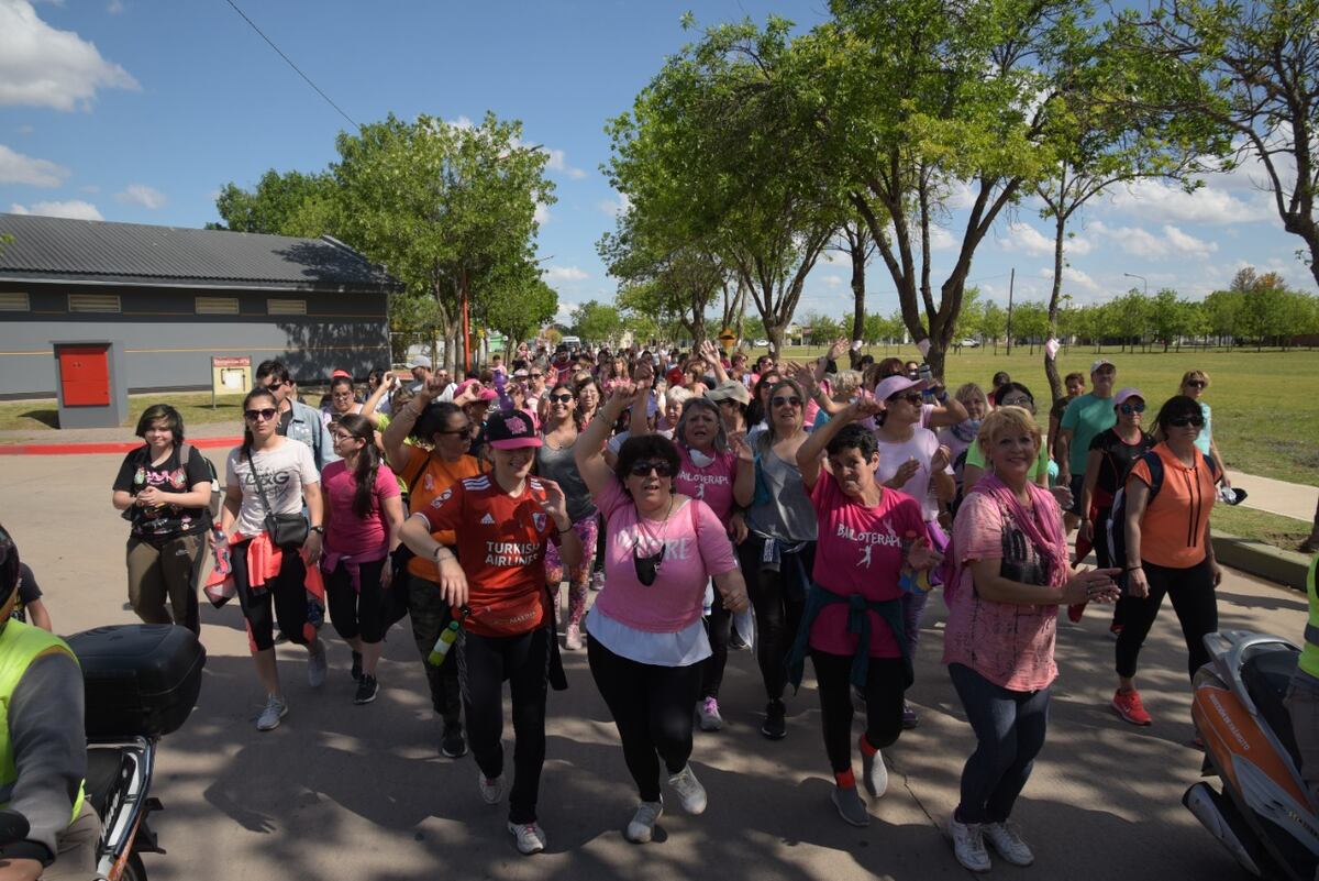 La “Caminata Rosa” se desarrolló con gran éxito en Arroyito