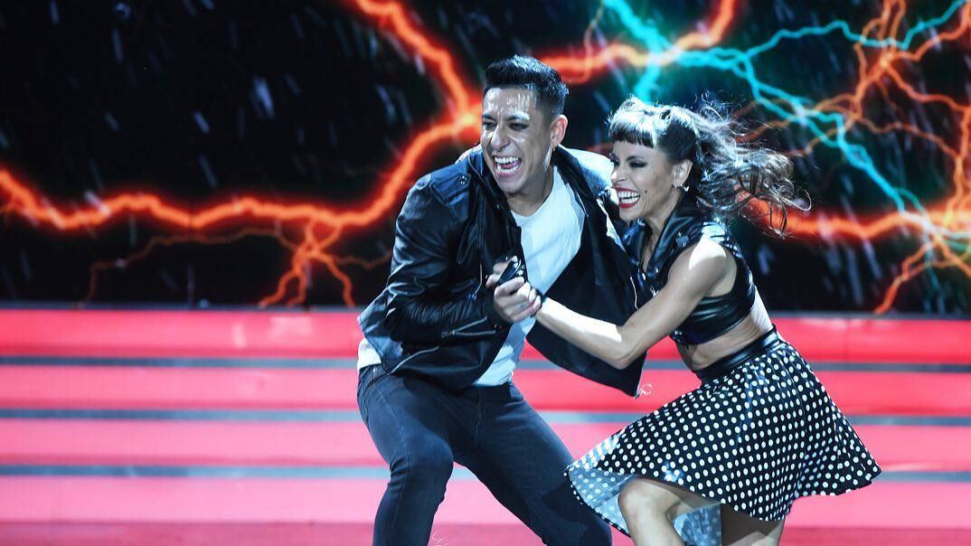 Sarmiento y su compañera la rompieron con su coreografía de rock.