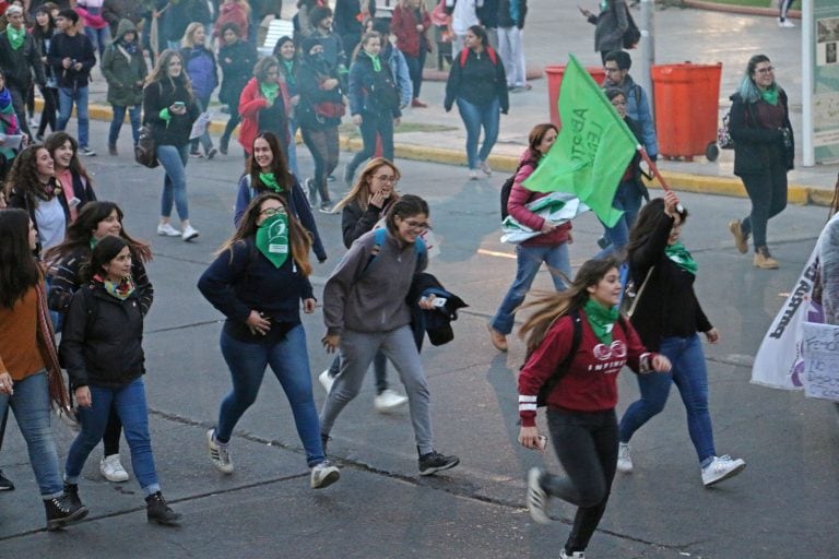 El verde tiño la marcha.