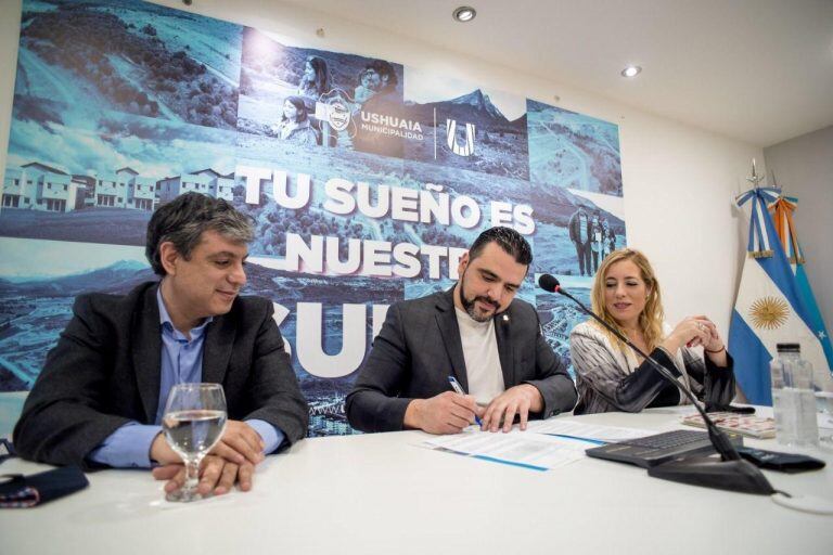 Senador Matías Rodriguez junto a Walter Vuoto y Lorena Henriques Sanches