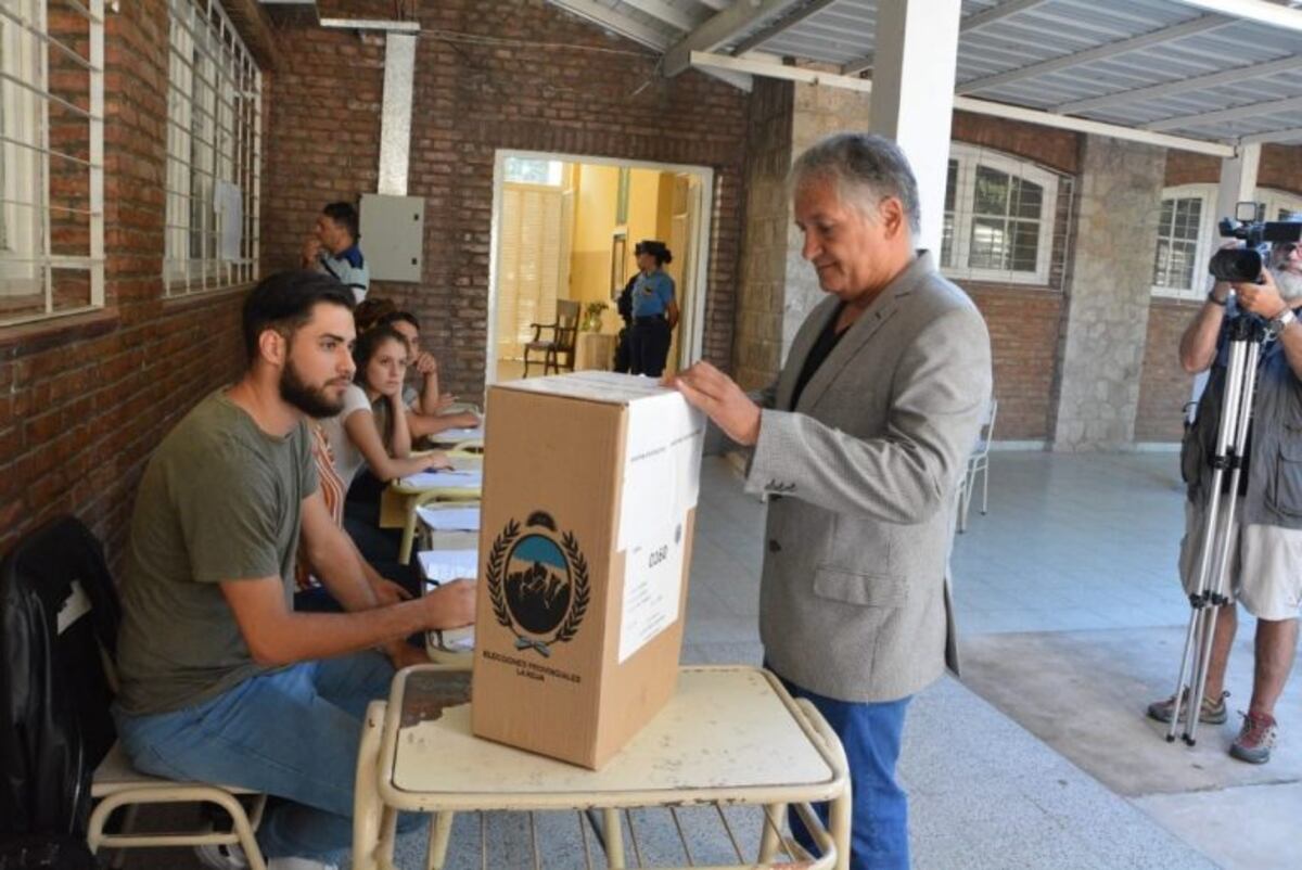 El Vicegobernador denunció que "es una jornada electoral con muchos vicios"