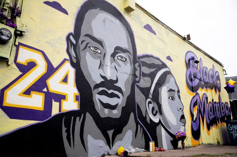 Un mural en homenaje a Kobe Bryant y su hija Gianna en Austin, Texas. (Foto: Nick Wagner/Austin American-Statesman via AP)