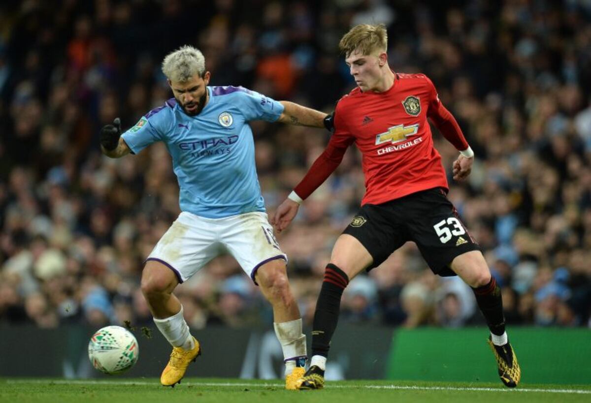 Manchester City pasó a la final de la Copa de la Liga inglesa pese a su derrota ante United