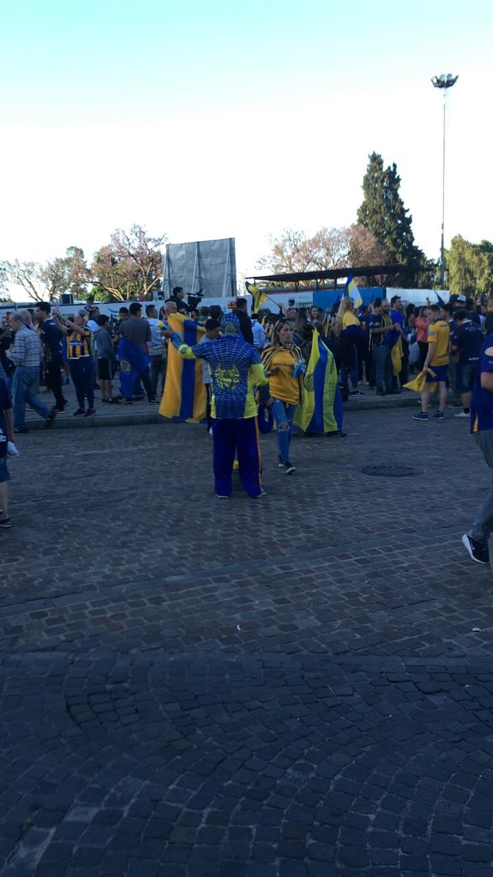 Los canallas llevaron los festejos al Monumento.