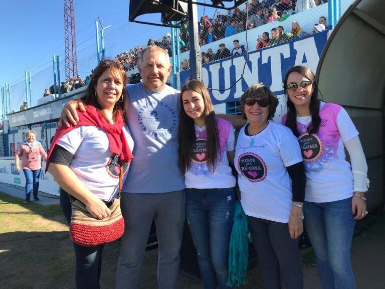 Jugadores y personalidades destacadas en el partido a beneficio de Paloma.