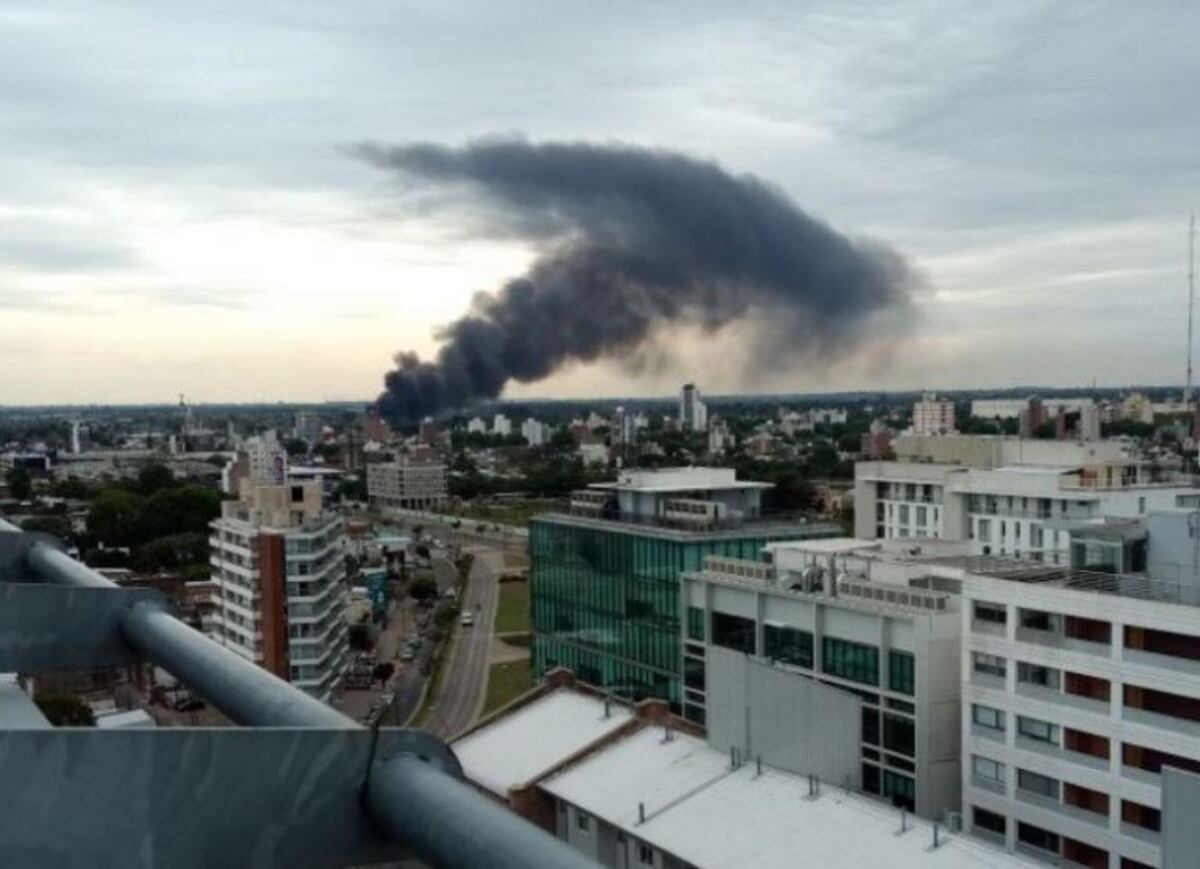 Un nuevo incendio afectó el galpón clausurado de la empresa Monticas