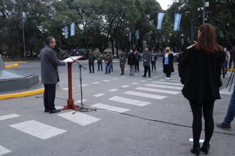 Javkin encabezó el en el Parque Independencia el acto por el 9 de Julio en Rosario. (Municipalidad de Rosario)