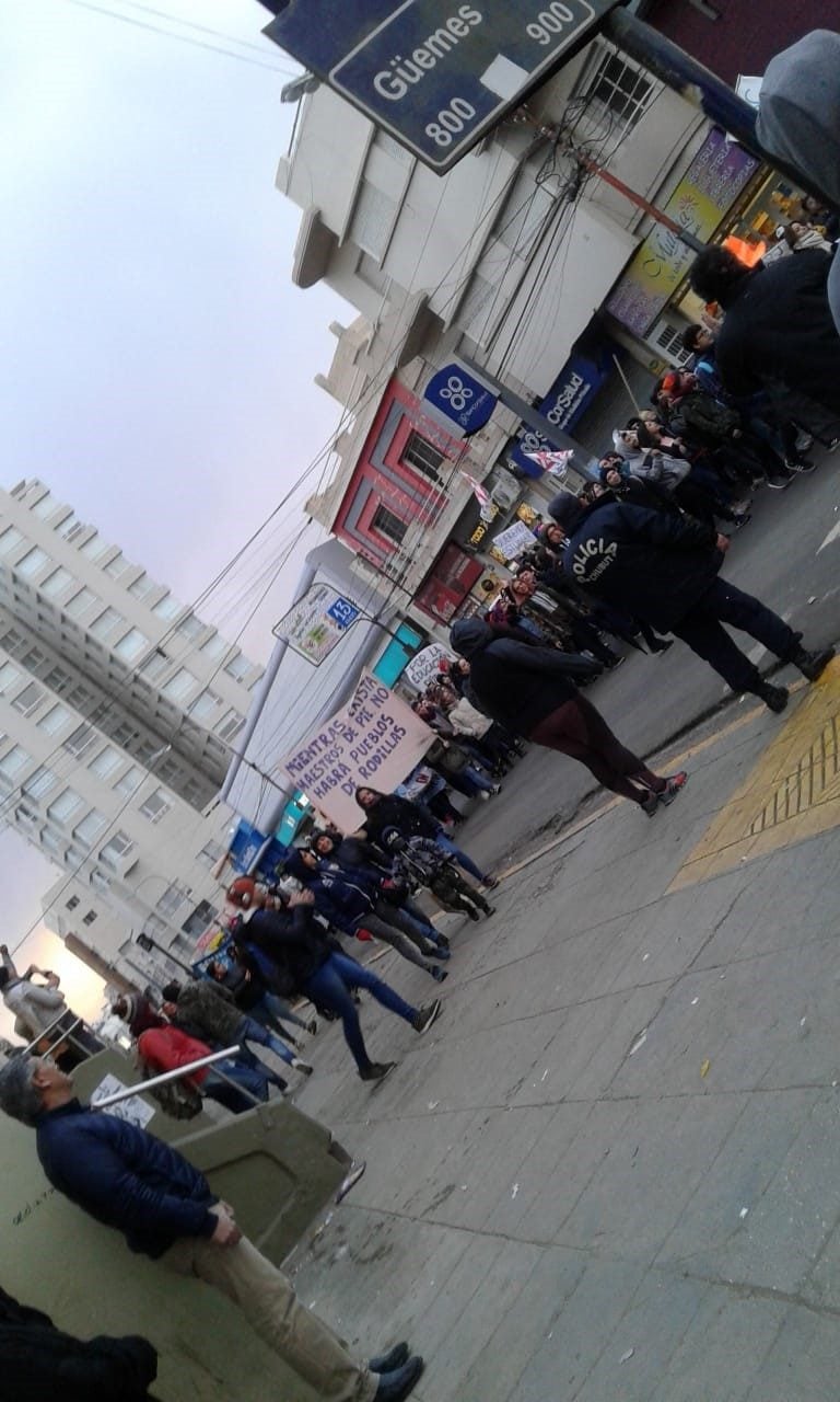 La marcha copó las calles de la ciudad.