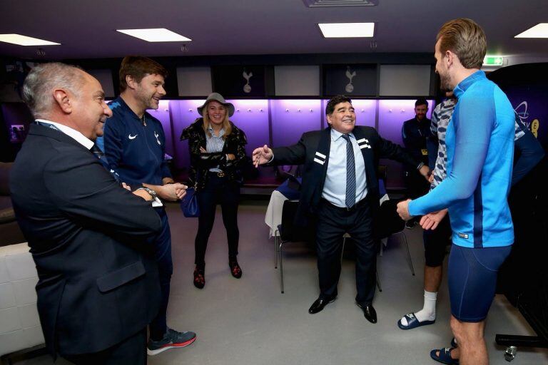 Kane junto a Maradona (Twitter)