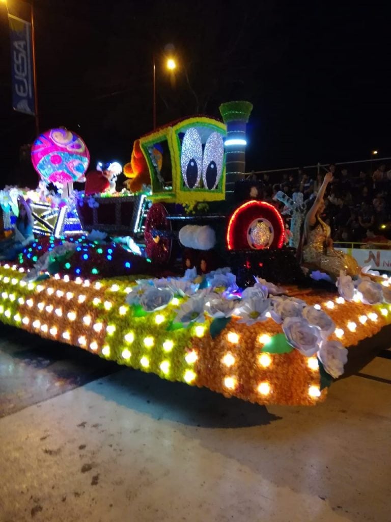 Carroza en la Fiesta Nacional de los Estudiantes en Jujuy.