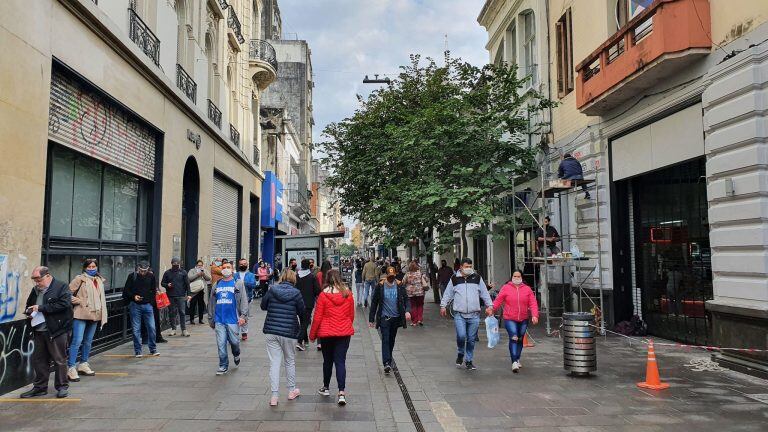 Cambiaron los horarios de atención de los comercios. (@gayosofede)