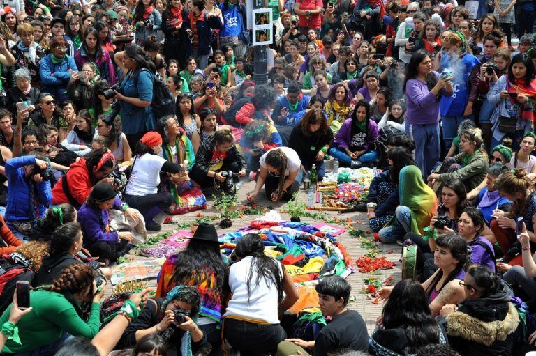 Histórico Encuentro Nacional de Mujeres en La Plata (web).