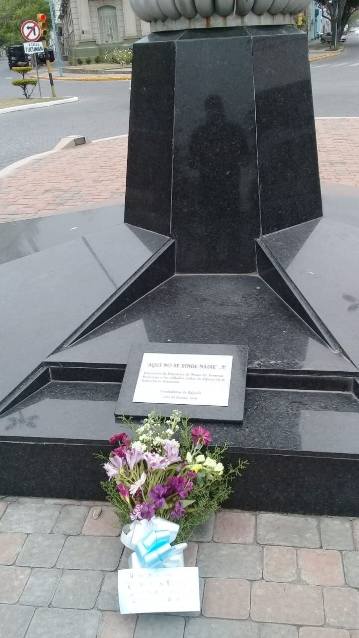 Placa en homenaje a los caídos en Formosa