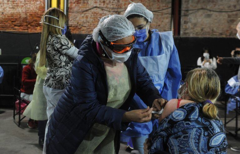 Campaña de vacunacion adultos mayores en la Ciudad de Buenos Aires. (Foto: Clarín)