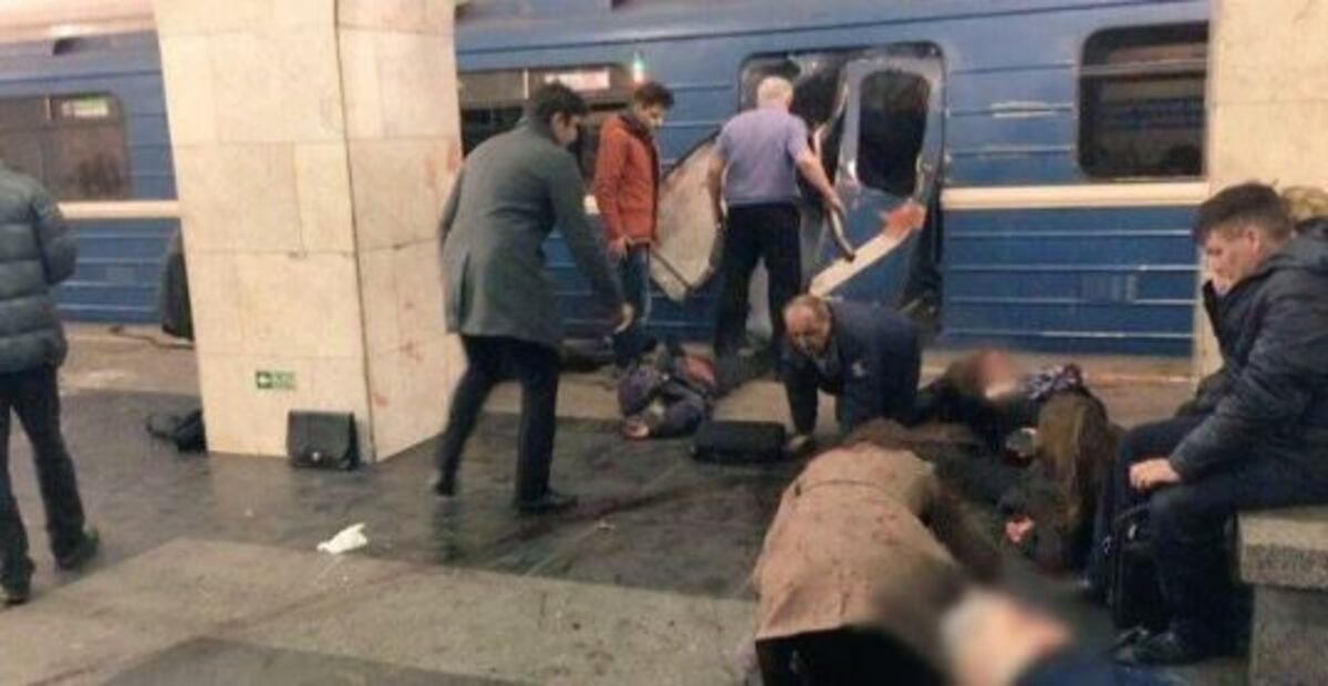 Al menos diez muertos tras dos explosiones en un subte de San Petersburgo