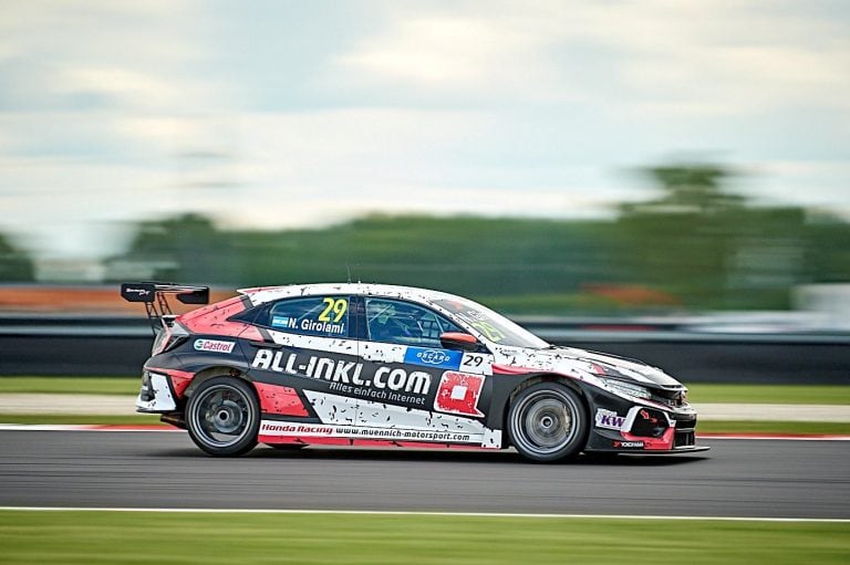 Bebu Girolami, en su Honda del Münnich Motorsport, equipo que es local en Alemania y comanda la tabla, con 38 puntos de ventaja.