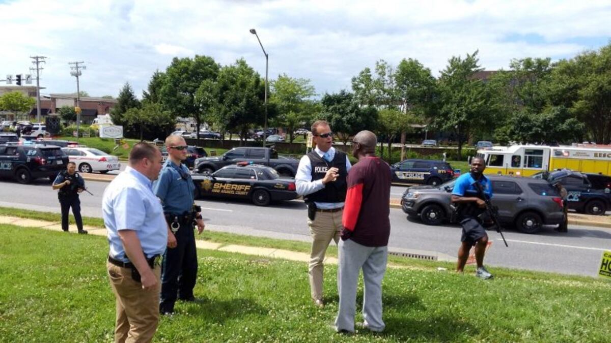 Tiroteo en un diario de Estados Unidos: reportan al menos cinco muertos
