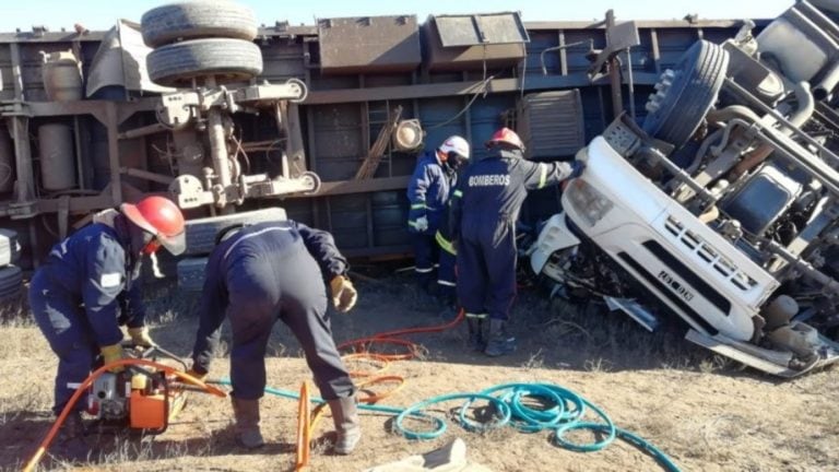 El conductor del camión falleció en el acto (web).