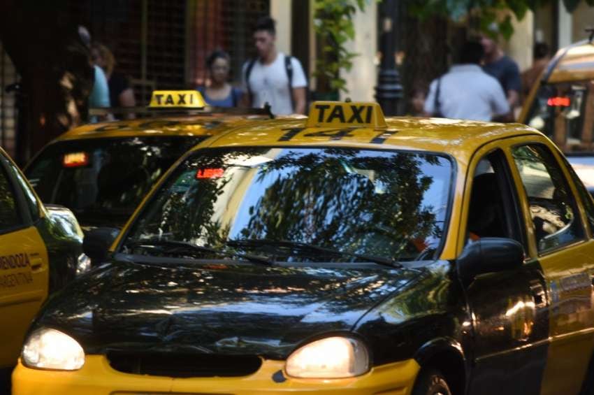 El taxista fue asaltado y herido en el interior del vehículo el jueves por la mañana. Foto: Imagen Ilustrativa / Los Andes.