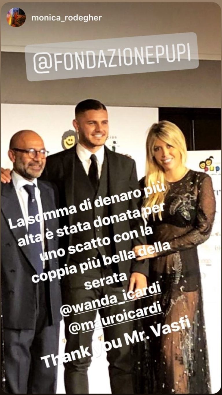 Wanda Nara participó de la cena a beneficio de la Fundación Pupi Zanetti con un vestido transparente.