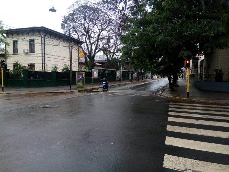 Además de los servicios de transporte público, las escuelas públicas también se adhirieron en su totalidad.