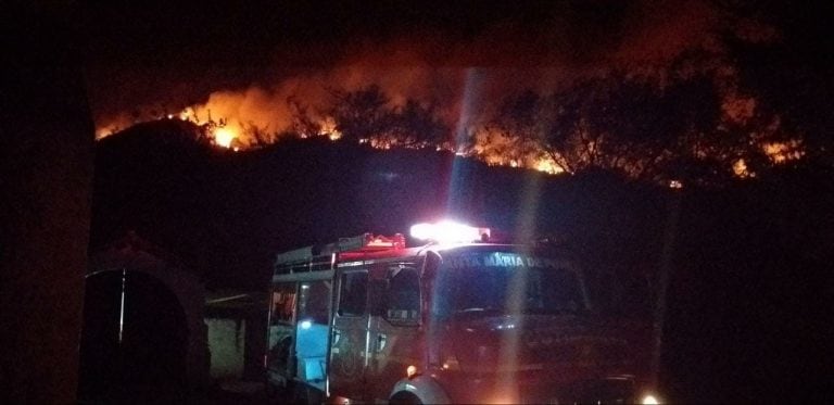 Incendio en La Cumbre. (Foto: gentileza Marcos Montoya).