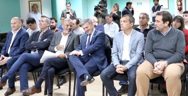 Durante la reunión participaron reconocidos funcionarios de Neuquén (web).