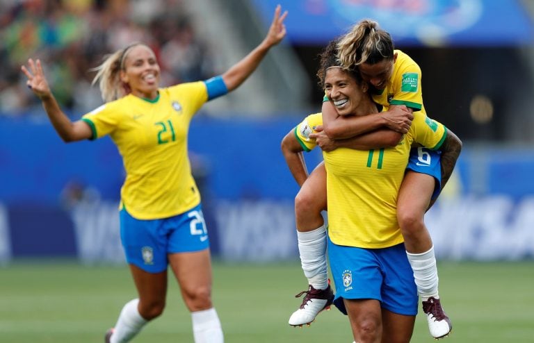 Cristiane festeja uno de sus tres goles a las jamaiquinas (Foto: EFE/EPA/GUILLAUME HORCAJUELO)