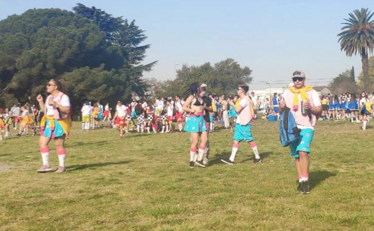 A pesar de la situación sanitaria, la promo organizó una juntada en el parque