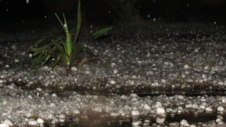 Fuerte tormenta de lluvia y granizo afectó al Sur mendocino.