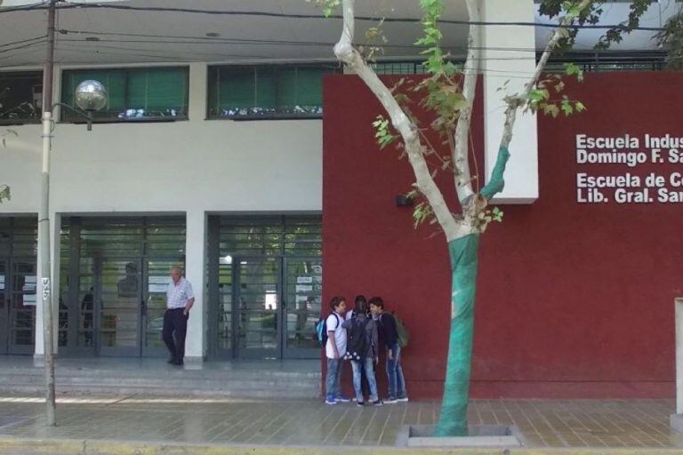 El paro paraliza las actividades hasta en las escuelas preuniversitarias.