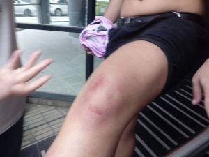 Un padre golpeó a un menor que festejaba el pase al quinto año